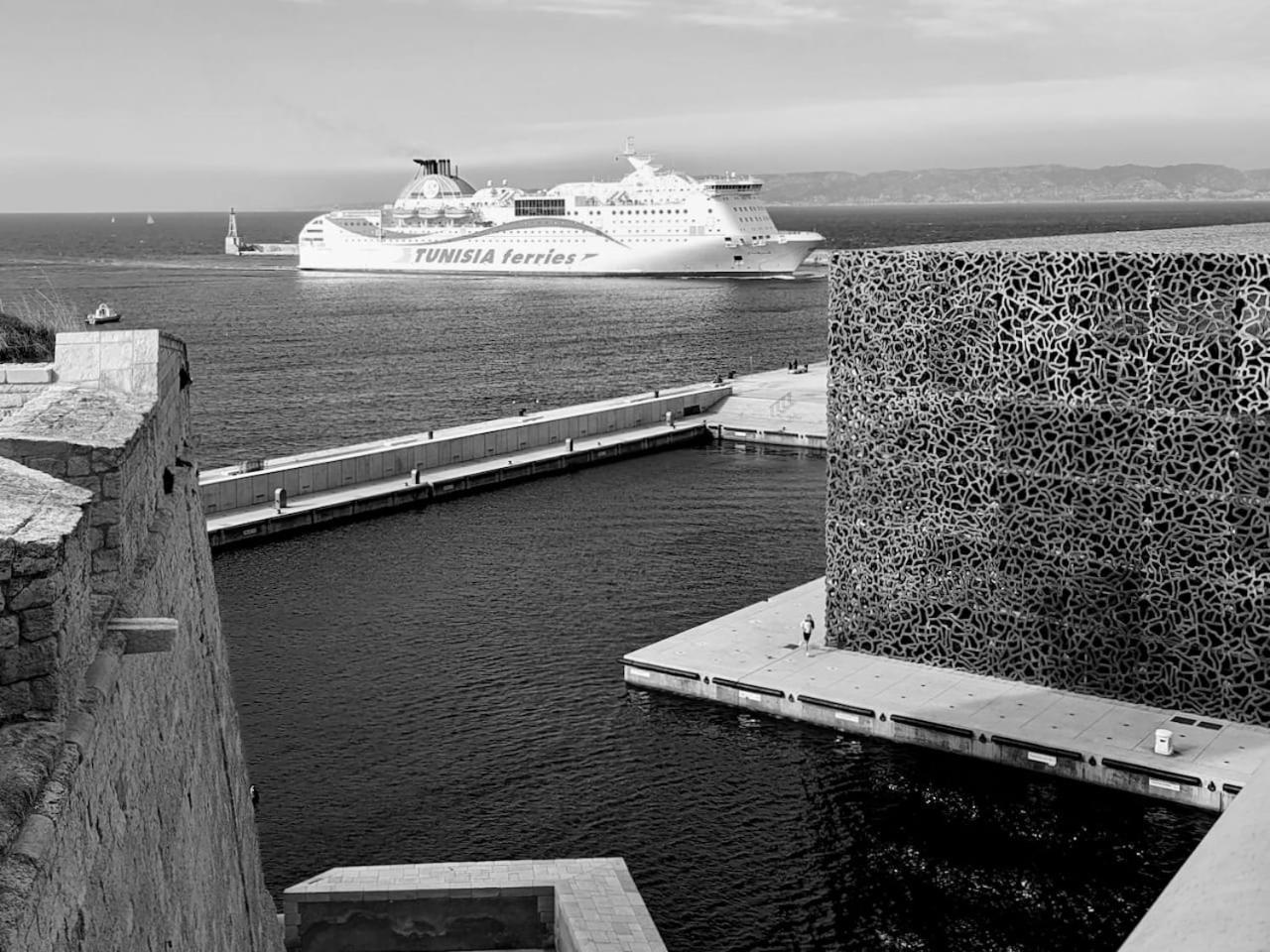 Studio Vieux-Port Vue Basilique Notre-Dame Marseille Exterior photo